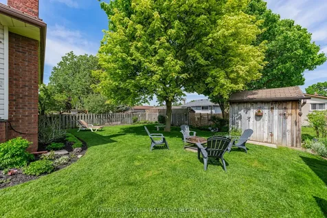 35 Countryside Crescent Waterloo ON N2E 2S8