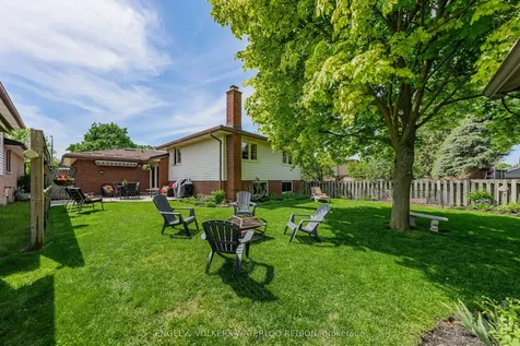 35 Countryside Crescent Waterloo ON N2E 2S8