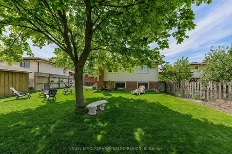 35 Countryside Crescent Waterloo ON N2E 2S8