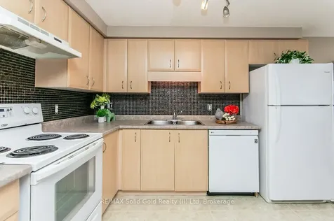 71 Foxglove Crescent Kitchener ON N2E 3Y8