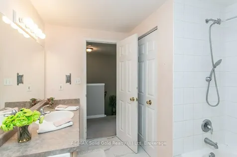 71 Foxglove Crescent Kitchener ON N2E 3Y8