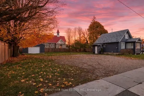 3 Elora Street N Mapleton ON N0B 1A0
