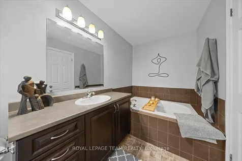 345 Forestbrook Street Kanata ON K2K 0B8