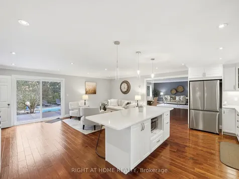 30 Carl Crescent Hamilton ON L8B 0G5