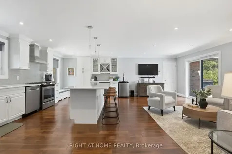 30 Carl Crescent Hamilton ON L8B 0G5