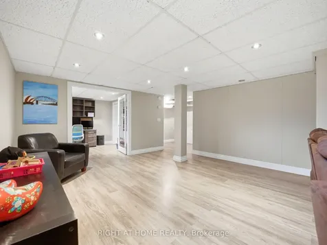 30 Carl Crescent Hamilton ON L8B 0G5