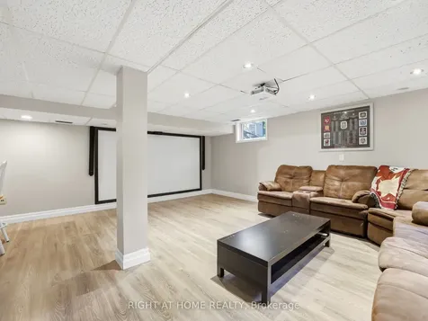 30 Carl Crescent Hamilton ON L8B 0G5