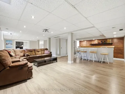 30 Carl Crescent Hamilton ON L8B 0G5