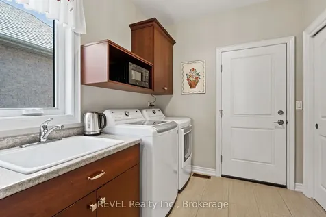 32 Magnolia Lane Welland ON L3B 6H9