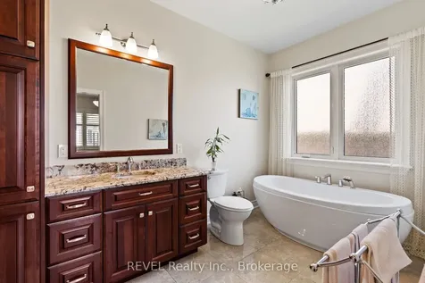 32 Magnolia Lane Welland ON L3B 6H9