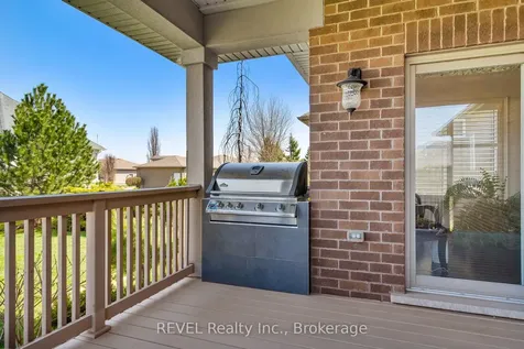 32 Magnolia Lane Welland ON L3B 6H9