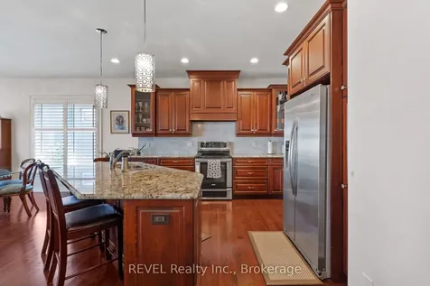 32 Magnolia Lane Welland ON L3B 6H9