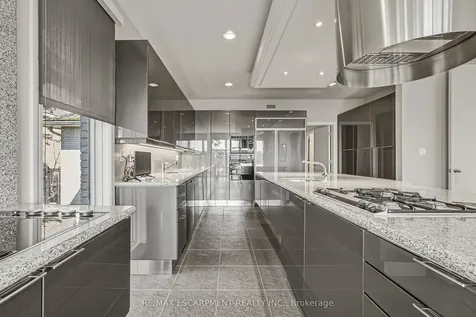 2 Anslow Court Hamilton ON L9H 6Z2