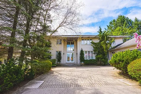 2 Anslow Court Hamilton ON L9H 6Z2