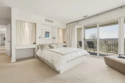 2 Anslow Court Hamilton ON L9H 6Z2