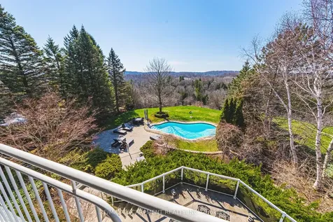 2 Anslow Court Hamilton ON L9H 6Z2