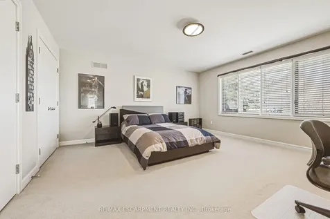 2 Anslow Court Hamilton ON L9H 6Z2