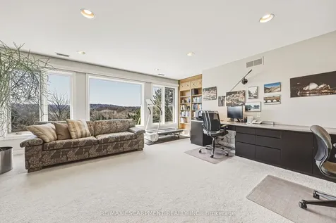 2 Anslow Court Hamilton ON L9H 6Z2