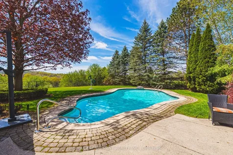2 Anslow Court Hamilton ON L9H 6Z2