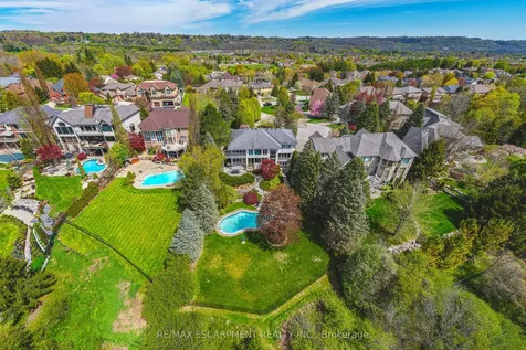2 Anslow Court Hamilton ON L9H 6Z2