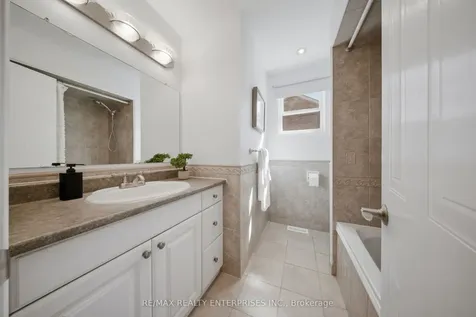 23 Cowan Boulevard Cambridge ON N1T 1E5
