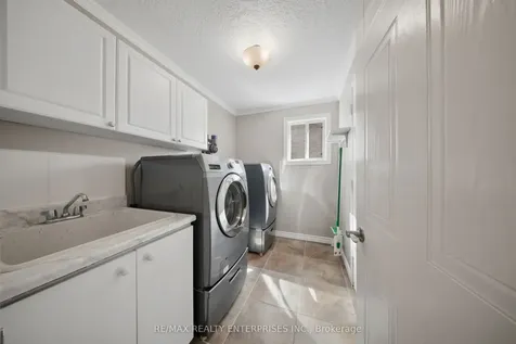 23 Cowan Boulevard Cambridge ON N1T 1E5