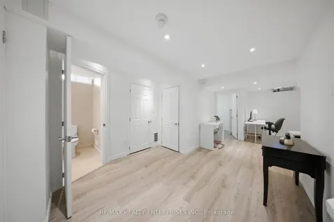 23 Cowan Boulevard Cambridge ON N1T 1E5