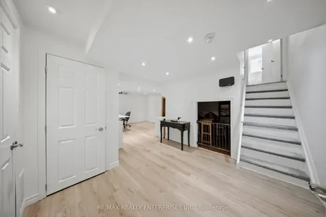 23 Cowan Boulevard Cambridge ON N1T 1E5