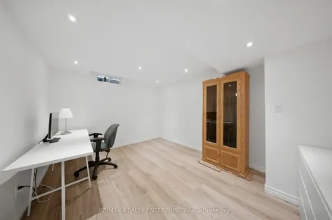 23 Cowan Boulevard Cambridge ON N1T 1E5