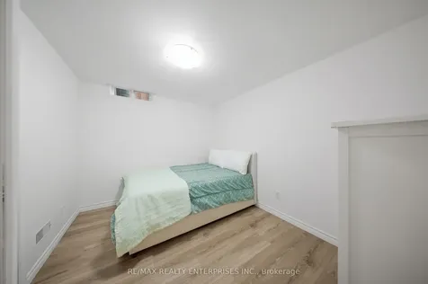 23 Cowan Boulevard Cambridge ON N1T 1E5