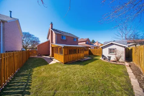 23 Cowan Boulevard Cambridge ON N1T 1E5