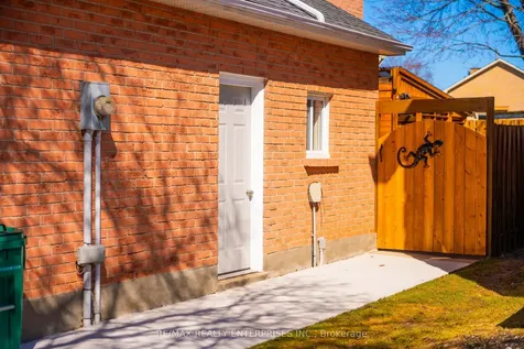 23 Cowan Boulevard Cambridge ON N1T 1E5