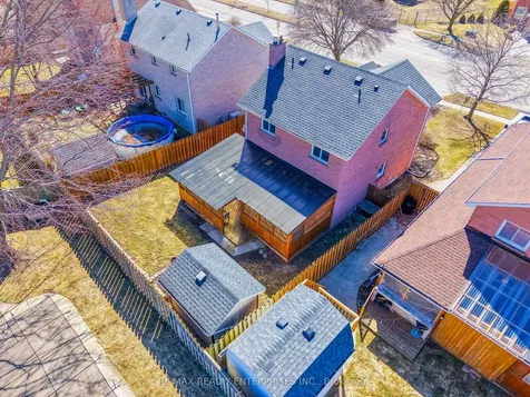 23 Cowan Boulevard Cambridge ON N1T 1E5