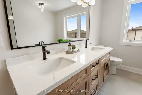 1 Elvira Way Thorold ON L2V 0M7