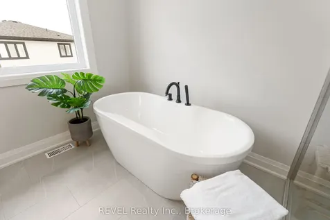 1 Elvira Way Thorold ON L2V 0M7