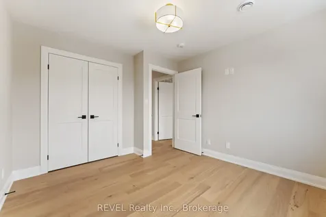 1 Elvira Way Thorold ON L2V 0M7