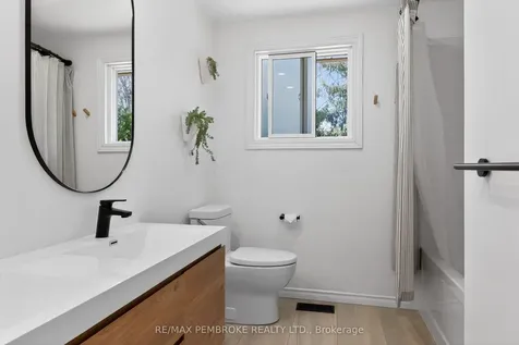 99 Noik Drive Pembroke ON K8A 7Z4