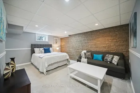 105 Oakhaven Place Hamilton ON L9K 0B6