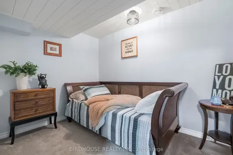 264 Victoria Avenue N Kawartha Lakes ON K9V 6B9