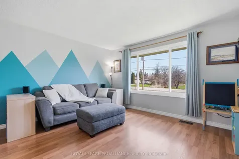 585 Lester Road Quinte West ON K8V 5P8