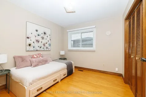5 Royce Avenue Hamilton ON L8G 4C9