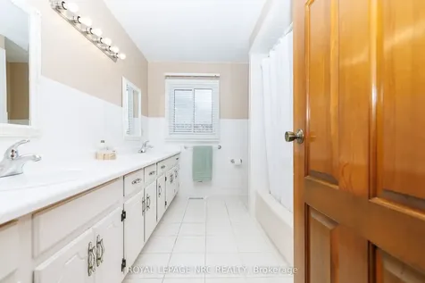5 Royce Avenue Hamilton ON L8G 4C9