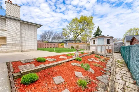 5 Royce Avenue Hamilton ON L8G 4C9