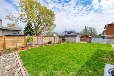 5 Royce Avenue Hamilton ON L8G 4C9