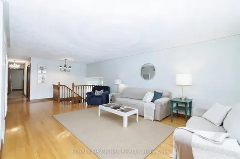5 Royce Avenue Hamilton ON L8G 4C9