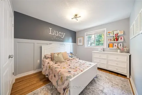 10 Liddycoat Lane Hamilton ON L9G 0A7