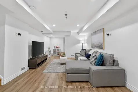 62 Moore Crescent Hamilton ON L9G 4Z6