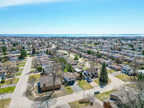 56 Kathryn Crescent North Bay ON P1B 8P4