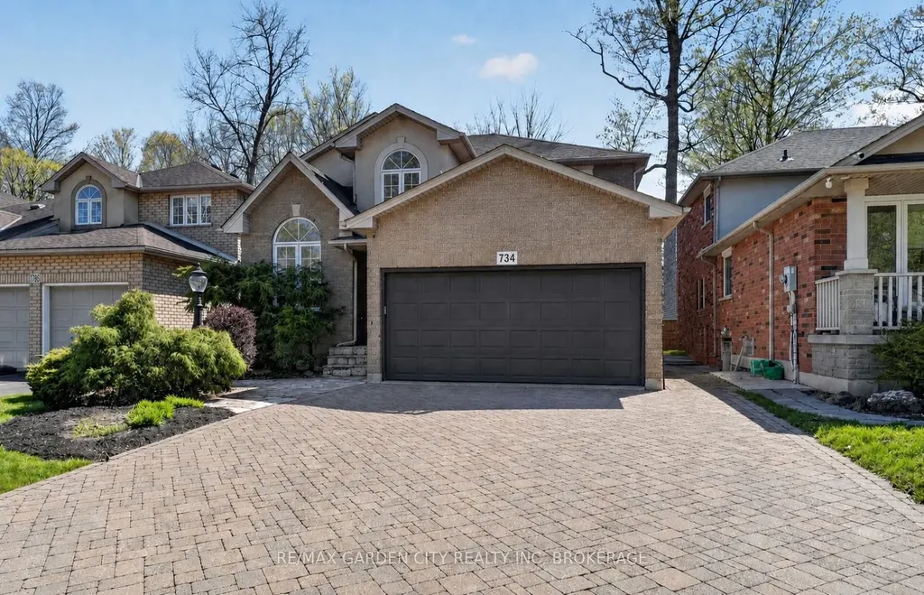 734 Brigadoon Drive Hamilton ON L9C 7S2