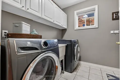 734 Brigadoon Drive Hamilton ON L9C 7S2
